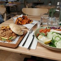 Jackfruit bbq burger, sweet potatoe chips and burger salad at Mingle Cafe in Larnaca
