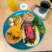Brunch (vegan) at Noshi Coffee in Porto