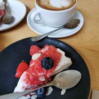 vegan cheesecake at Noshi Coffee in Porto