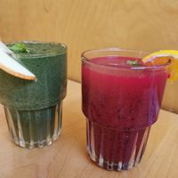 Immunity juice and dragon fruit juice at Noshi Coffee in Porto