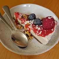 Vegan cheesecake at Noshi Coffee in Porto