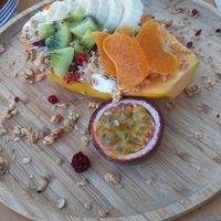 Papaya boat at Noshi Coffee in Porto