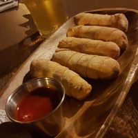 Breadsticks with cheese at La Real Hamburguesería in Barcelona