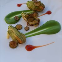 Flor de abóbora recheada com batata. Bonito mas o sabor poderia ser muito mais bem elaborado. at Da Gabrisa in Positano