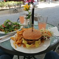 Avocado Tofu Burger at Die Gute Stube in Mainz