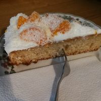 Citron mandarine cake at Die Gute Stube in Mainz