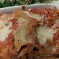 Lasagna -- a little bland for my taste -- Tomato sauce, mushrooms, sautéed onions,
béchamel.
Served with a small Caesar salad at Lola Rosa - Places des Festivals in Montreal