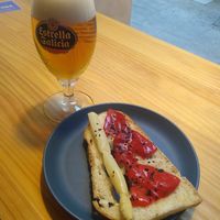 Caña y tapa vegana at Ideas Peregrinas in Tui