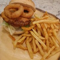 Saldanha burguer with fries at The Green Affair - Saldanha in Lisbon