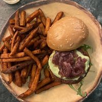 Burguer chiado com batatas fritas de batata doce  at The Green Affair - Saldanha in Lisbon