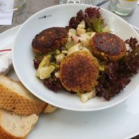 Kichererbsen-Burger-Teller at Samocca in Aalen