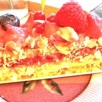 This is the beste cake I've even eaten beside all of my mothers homemade cakes.🙏 at Isabella Glutenfreie Patisserie in Aachen