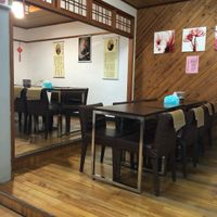 Lots of seating options at Ou La Shu Shi Guan in Taitung