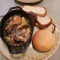 Garlic mushrooms at Vegimo 野菜食堂 in Hiroshima
