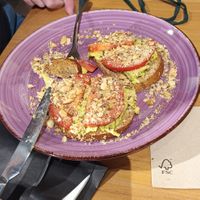 Smashed Avocado Toast #Veganuary at The Black Cockatoo in Almere