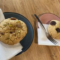 Pistachio and choco-chip cookies: both nice, but I prefer the pistachio. It contains almonds as well  at The Black Cockatoo in Almere