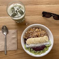 Açai love bowl and matcha latte  at Happy Blender in Athens