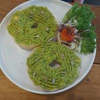 Avocado bagel at Pura Vida Cafe & Restaurant in Koh Phangan