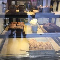 Muffins, brownies, apple crumble... at Vegan Bowls in Barcelona