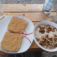 Toast and smoothie bowl at Tutti Frutti in Santorini