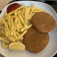 M12 Schnitzel mit Pommes   at Formosa Food in Vienna