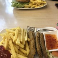 XL burger and fish&chips at Formosa Food in Vienna