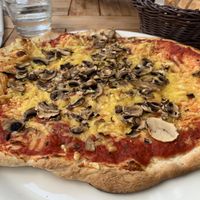 Pizza mit veganem Käse at De Pastafabriek in Groningen