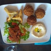 Assiette vegetarienne 10 euros at Chez Bacchus in Lille