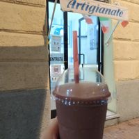 "Milkshake" made with almond milk and vegan chocolate at Gelateria Ara Macao in Albisola Superiore