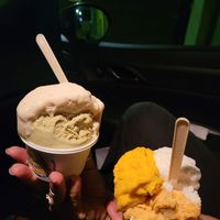 left: almond, vanilla, pistachio vegan / right: apricot, lemon, mango sorbet (4€ each)   at Gelateria Ara Macao in Albisola Superiore