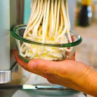 Making of... Spaghettieis at Meine Kleine Eiszeit in Berlin