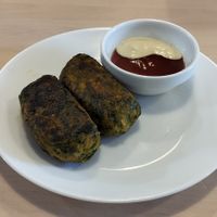 Croquetas de lentejas y espinacas at Roots Cafe in Cascais