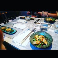 Gauche : gyozas deux couleurs / droite : nems at Namo Toyodoo in Besancon