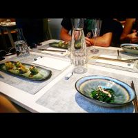 Gauche : rouleaux crystal / droite : salade d'épinard sauce sésame at Namo Toyodoo in Besancon