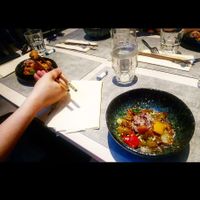 Gauche : gulao ananas / droite : aubergines sautées au soja at Namo Toyodoo in Besancon