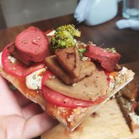 Pizza full veggie meat at Samadhi Veggie Food in Lima