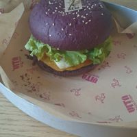 Tesla burger without fries at Vita Italian Burger in Milan