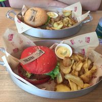 The Voltaire and Tolstoj burger with dippers at Vita Italian Burger in Milan