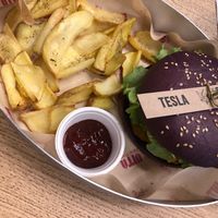 Tesla burger at Vita Italian Burger in Milan
