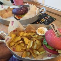 Tesla burger (purple) and Monna Lisa at Vita Italian Burger in Milan