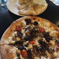 Vegan garlic bread and pizza at La Pizzeria in Campbell