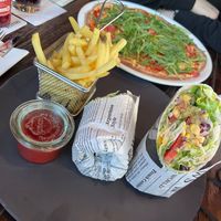 Falafel Wrap & Pizza Caprese at Else am See in Schuettorf