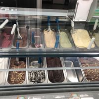 Blue handles indicate the vegan flavours  at Ice Cream in Crema