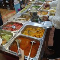 Errrryone diggin in, move fast or lose at Leshanzhai in Kunming