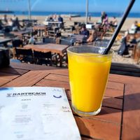 Fresh juice at Hart Beach Quiksilver Surfschool in The Hague