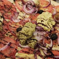 Vegan pizza with guacamole and green olive paste on top at La Piazza Papa - Comedie in Montpellier