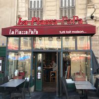 Outside at La Piazza Papa - Comedie in Montpellier