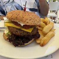 Cheeseburger  at Pulse in Crete