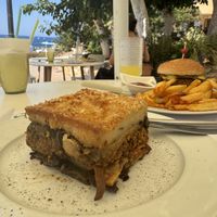  Musakka und Burger  at Pulse in Crete