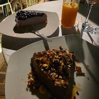 Beeren-Käsekuchen, Schokodessert at Pulse in Crete